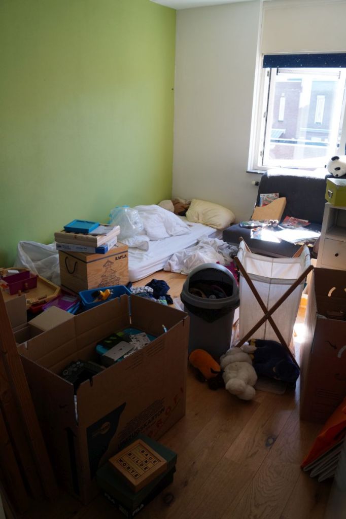 The house is still a mess, even if some pieces of furniture are already missing.