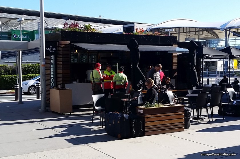 First impression of Brisbane: Coffee stands in the sunny outdoors.