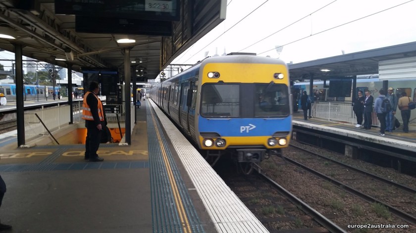 The 5.34h train to Flinder Street was on time and almost empty. No problem there. (Well, except that I forgot my Myki pass and had to take Willemijn's instead...)