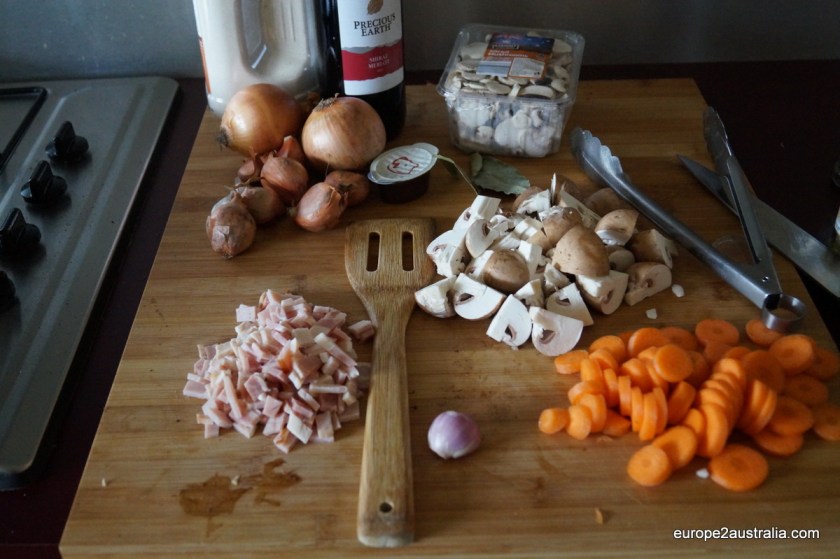 The fry bacon, mushrooms and shalotts and put to the side. Fry onions and carrots, add some flour and add to the meat.