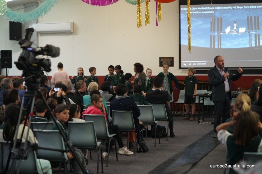 The talkshow hosts are getting into position.