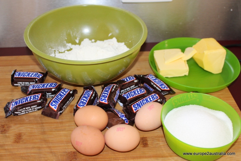five-ingredients-snickers-cake