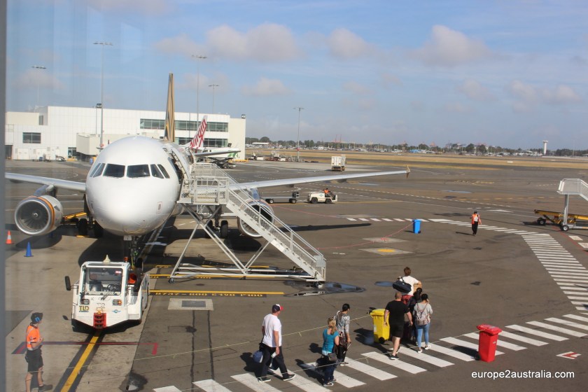sydney-airport-boarding-the-airplane
